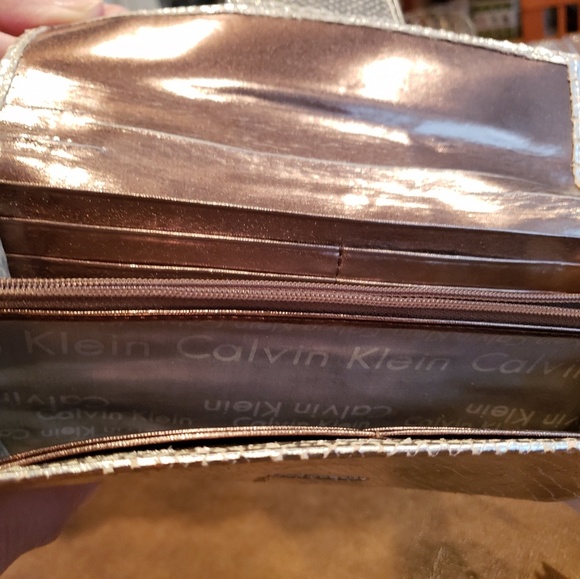 CALVIN KLEIN CLUTCH--NWT!!! - Picture 4 of 4